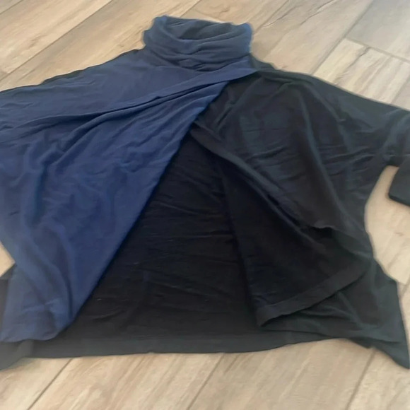 Neiman Marcus Large rayon blend batwing turtleneck - Picture 2 of 5